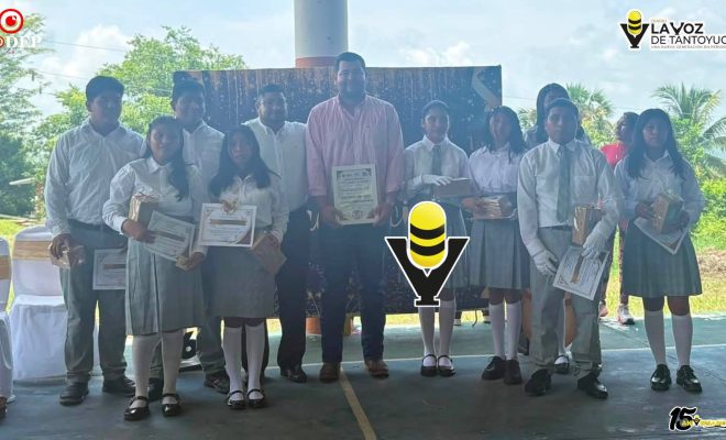 Regidor José Alfredo Ruiz León apadrina generación de la Telesecundaria Emiliano Zapata, en Tantoyuca
