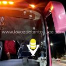 Balean autobús de turismo en la carretera Ciudad Valles - Tamazunchale