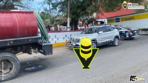 Choque entre camioneta y pipa deja solo daños materiales, en Tantoyuca 