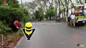 Conductor pierden el control y termina en cuneta en Chicontepec