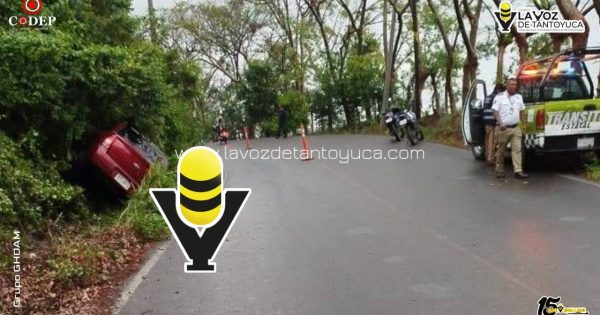 Conductor pierden el control y termina en cuneta en Chicontepec