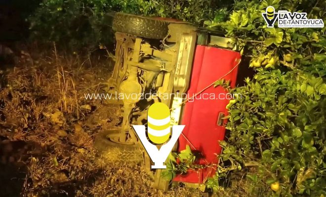 Vuelca camioneta y la abandonan en Álamo
