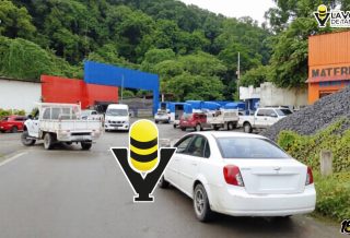 Transportistas bloquean carretera Tehuetlán-Huazalingo para exigir su rehabilitación
