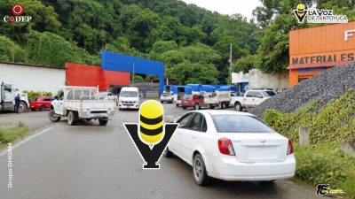 Transportistas bloquean carretera Tehuetlán-Huazalingo para exigir su rehabilitación