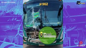 Falla de frenos de tráiler provoca choque contra autobús Vencedor en Tempoal