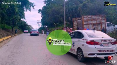 Coordinan Tránsito y Obras Públicas labores de limpieza en la carretera Tantoyuca - Platón Sánchez