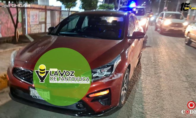 Fémina provoca choque por alcance en Tantoyuca; solo daños materiales
