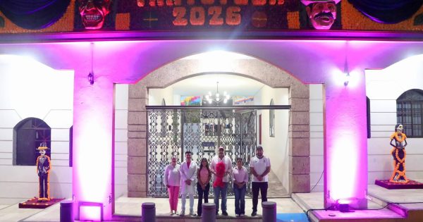 Ayuntamiento de Tantoyuca se pinta de rosa para promover la prevención del cáncer de mama