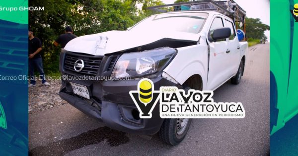 Despistado automovilista choca por alcance contra tractocamión