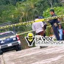 Muere hombre en la vía pública y en pleno aguacero; vecinos mueven el cuerpo y los detienen