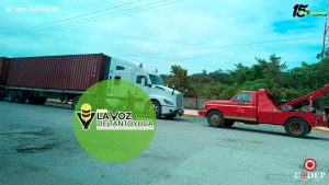Aseguran tractocamión tras dañar cableado eléctrico en la carretera municipalizada