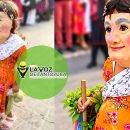Pequeña participante cautiva miradas durante el arranque del Xantolo 2026 en Tantoyuca