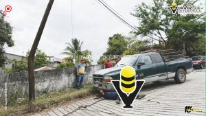 Camioneta se queda sin frenos y se impacta contra un poste de Telmex en Tantoyuca 