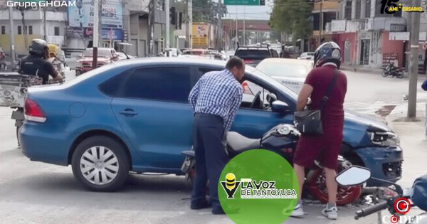 Choque entre motocicleta y automóvil genera movilización policial en Huejutla