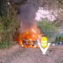 Se incendia vehículo en un camino vecinal, en Chicontepec