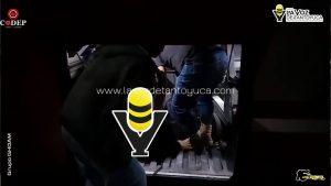 Investigan a autobús de la línea Frontera por trasladar pasajeros en la cajuela hacia Monterrey 