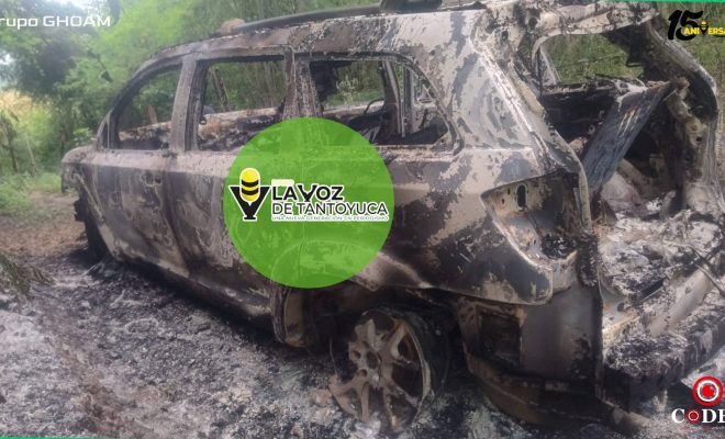 Hallan camioneta de lujo calcinada en una brecha de Ixcatepec