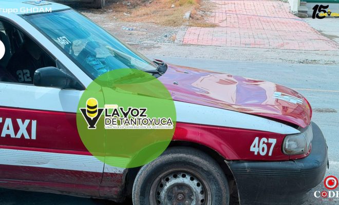Cofre de taxi se abre en plena carretera y está a punto de provocar un accidente en Tantoyuca