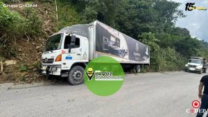 Camión se queda sin frenos en Zontecomatlán; estuvo a punto de provocar una tragedia