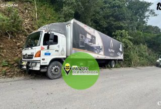 Camión se queda sin frenos en Zontecomatlán; estuvo a punto de provocar una tragedia