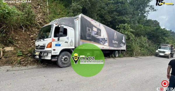 Camión se queda sin frenos en Zontecomatlán; estuvo a punto de provocar una tragedia