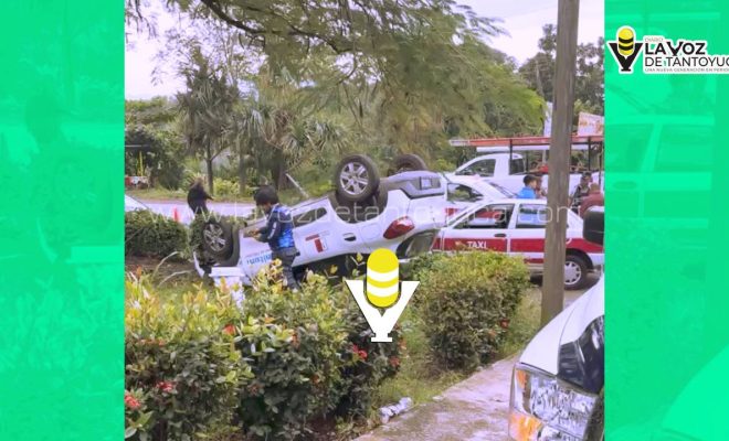 Vuelca vehículo de empresa Telmex tras choque con taxi
