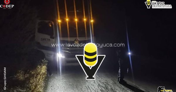 Abandonan tráiler con impactos de bala en la Alazán- Canoas, en Tempoal