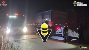 Abandonan tráiler con impactos de bala en la Alazán- Canoas, en Tempoal