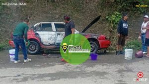Presunto cortocircuito provoca incendio de un vehículo en Zontecomatlán