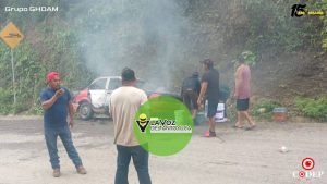 Presunto cortocircuito provoca incendio de un vehículo en Zontecomatlán