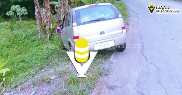 Vehículo termina fuera de la carretera en Chicontepec