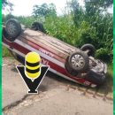 Vuelca taxi en la carretera La Tercera - Xococatl; ocupantes resultaron con lesiones menores