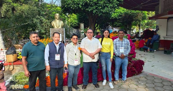 Gobierno municipal de Chicontepec brinda apoyo a comerciantes en vísperas del Xantolo 2026