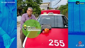 Taxista de Papantla demuestra honestidad al buscar a pasajero que olvidó sus pertenencias