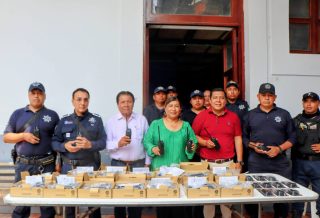 Entrega Alcaldesa Aristea Fernández equipo de comunicación para fortalecer la operatividad de la Policía Municipal