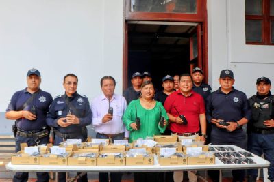 Entrega Alcaldesa Aristea Fernández equipo de comunicación para fortalecer la operatividad de la Policía Municipal