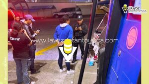 Abandonan a niña de 5 años en baño de gasolinera frente al Hospital Canseco