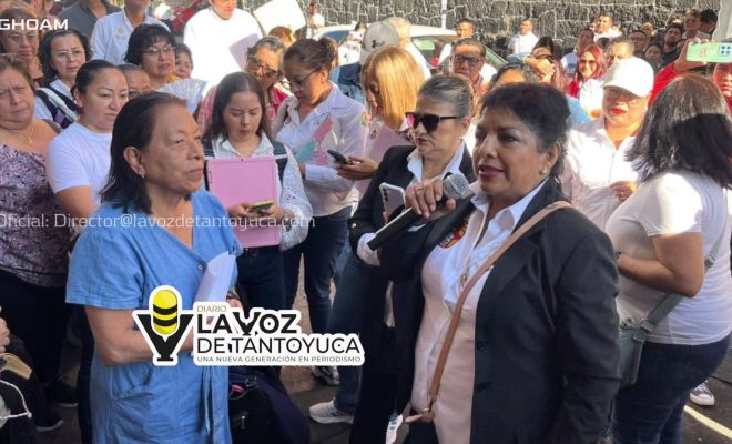 Protestan trabajadores del sector salud afuera del Hospital Civil