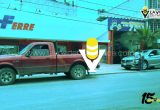 Choque entre auto compacto y camioneta deja daños materiales mínimos