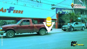 Choque entre auto compacto y camioneta deja daños materiales mínimos 