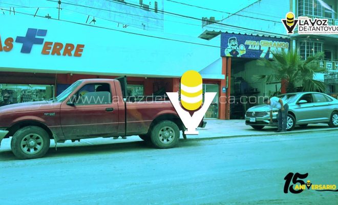 Choque entre auto compacto y camioneta deja daños materiales mínimos