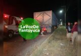 Se meta motociclista tras chocar contra un camión cañero