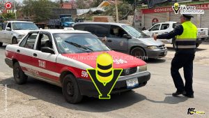 Choque entre taxi y camioneta deja solo daños materiales en Tantoyuca
