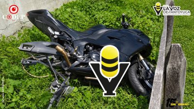 Encuentran motocicleta abandonada sobre la carretera federal Alazán - Canoas, en Tantoyuca