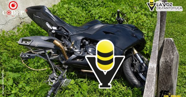 Encuentran motocicleta abandonada sobre la carretera federal Alazán - Canoas, en Tantoyuca