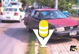 Auto compacto se impacta contra barandal en Tantoyuca