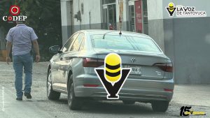 Motociclistas salen ilesos tras choque con automóvil en la carretera municipalizada de Tantoyuca