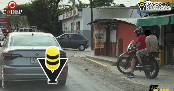Motociclistas salen ilesos tras choque con automóvil en la carretera municipalizada de Tantoyuca