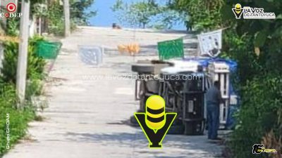 Vuelca camioneta en una pendiente, en Huejutla