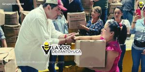 Roberto San Román entrega apoyos a locatarios afectados por lluvias del mercado municipal 